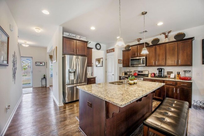 Building Photo - Beautiful Traditional Home with Downstairs...