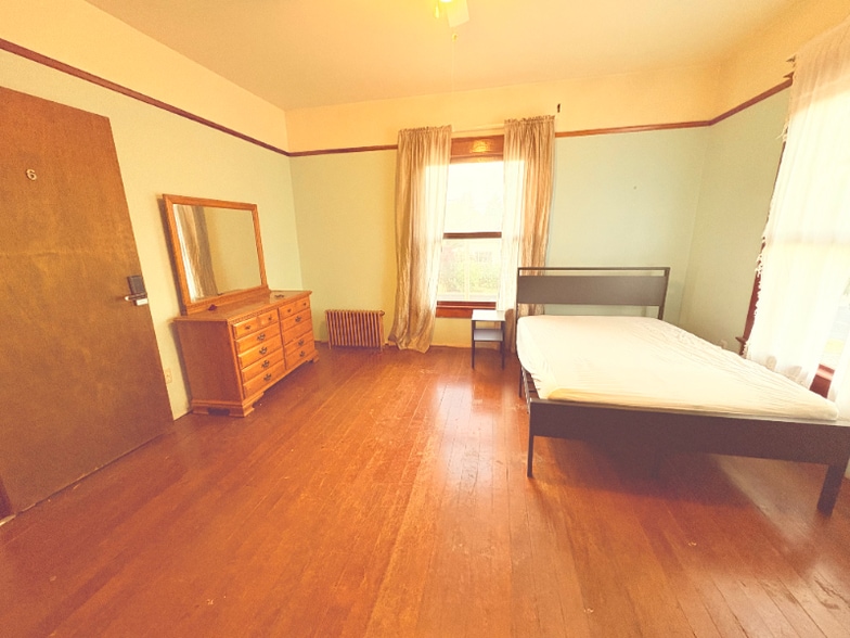 Building Photo - 2434 15th Ave