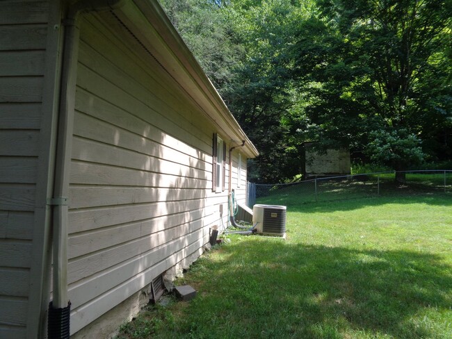Building Photo - 254 Rogers Dr