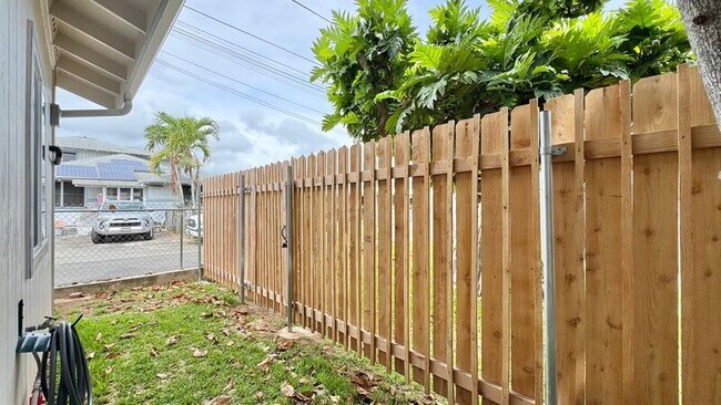 Building Photo - 421C Olomana St