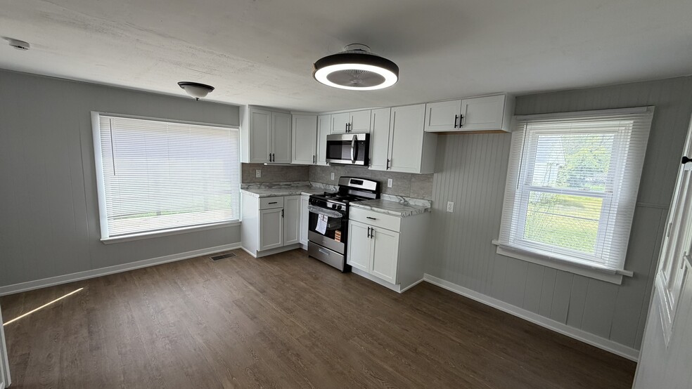 Building Photo - 4815 Lexington Blvd