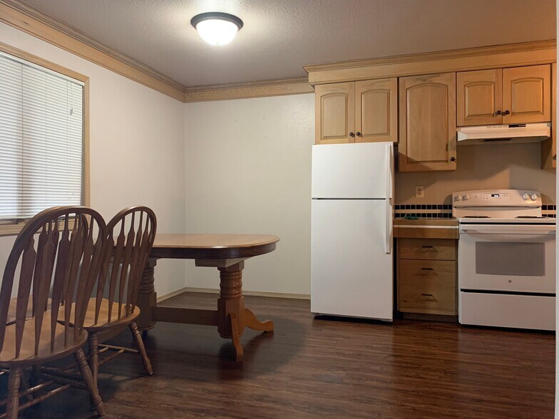 Building Photo - 1604 Sand Ct