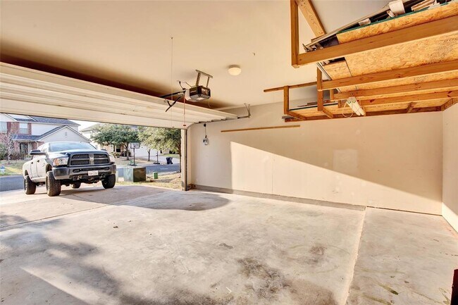 Building Photo - 356 Housefinch Loop