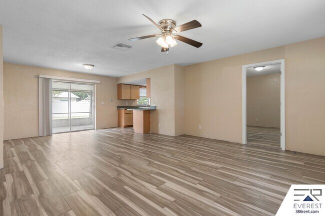 Building Photo - 1706 Western Rd