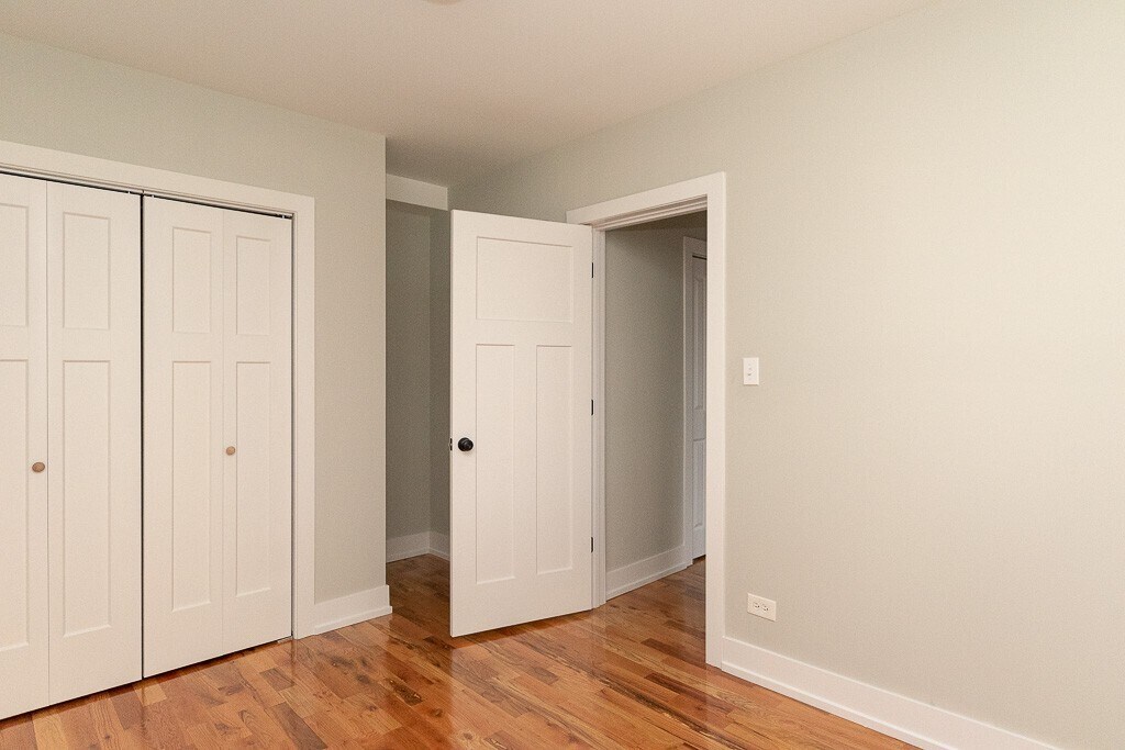 Building Photo - 556 W Arlington Pl