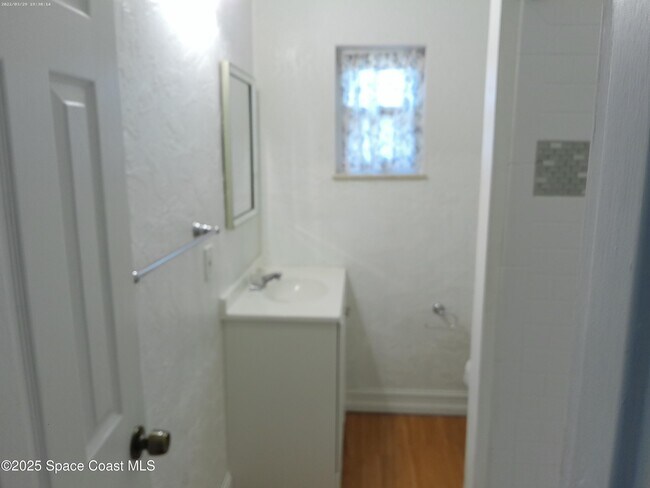 Building Photo - 855 Delano Rd