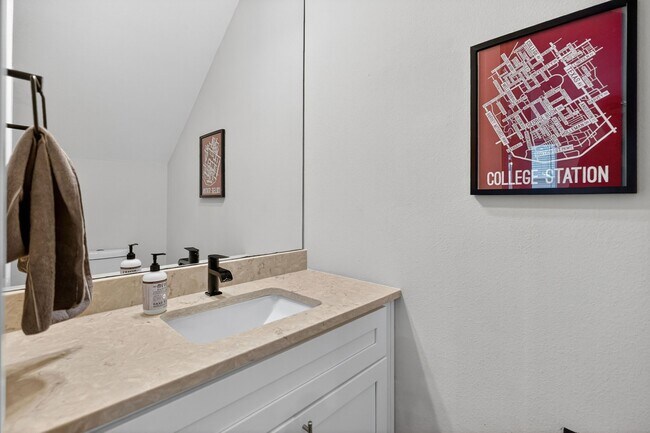 Building Photo - 297 Estates Cir
