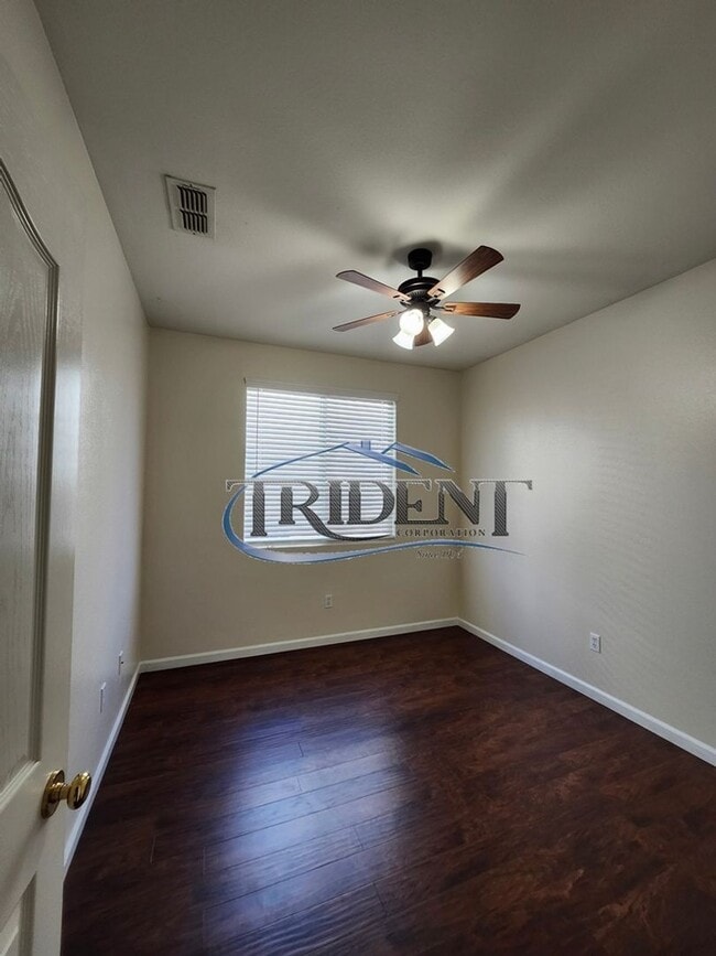 Building Photo - 3-bedroom 2-bath home with den located in Edgewater