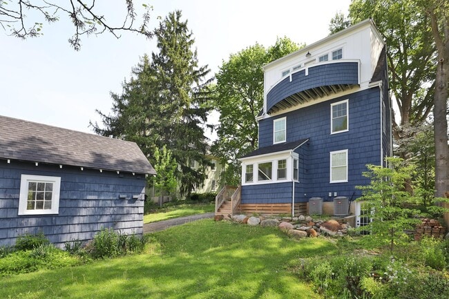 Building Photo - 125 S Knox St