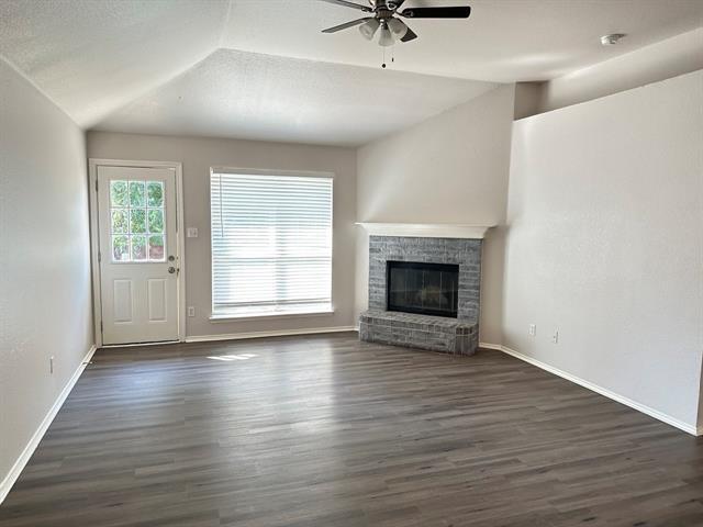 Building Photo - 714 W Colony Dr