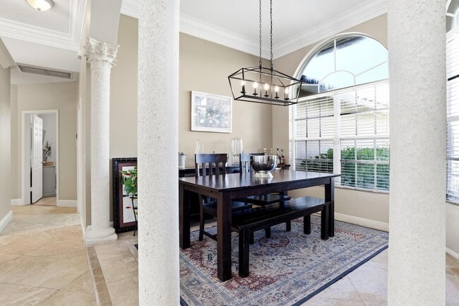 Building Photo - 1350 Pampas Way