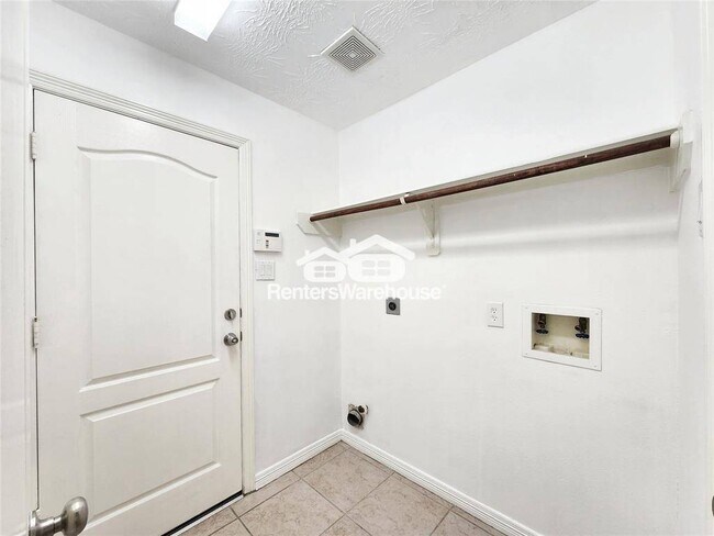 Building Photo - 18730 Dempsey Oaks Dr