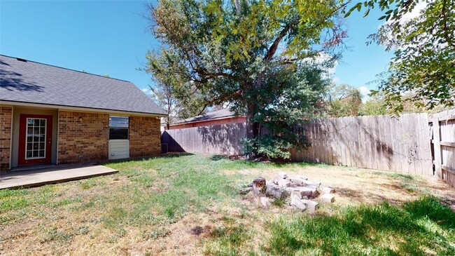 Building Photo - 1002 Hardwood Ln