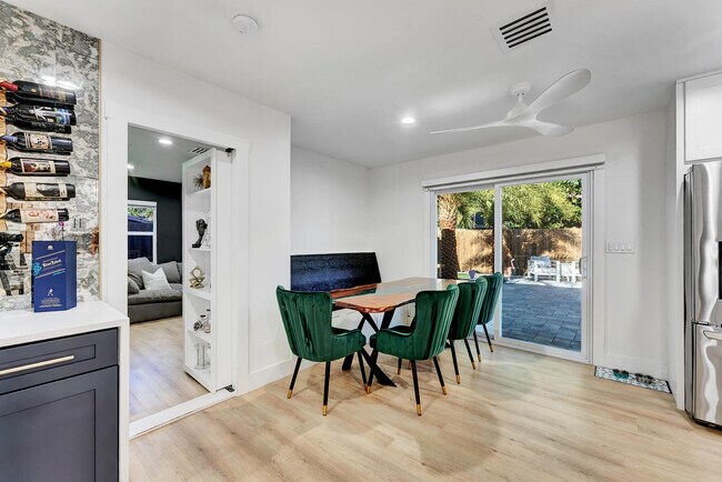 Building Photo - 707 W Boulevard Chatelaine