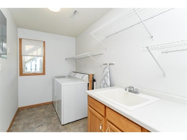 Building Photo - 6372 Bandel Ln NW