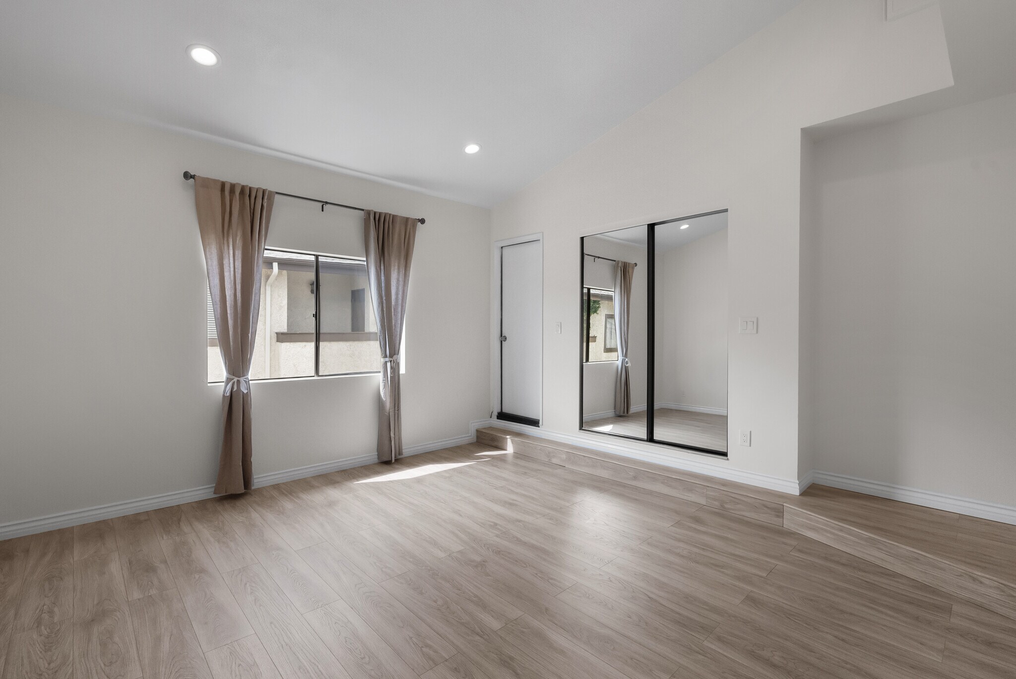 Building Photo - 7650 Topanga Canyon Blvd