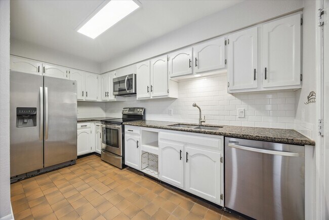Building Photo - 10345 Longmont Dr