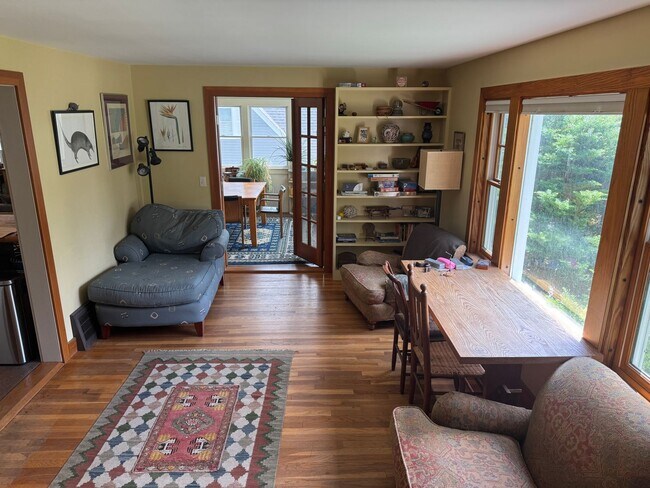 Building Photo - Furnished 3 bedroom home in Lebanon