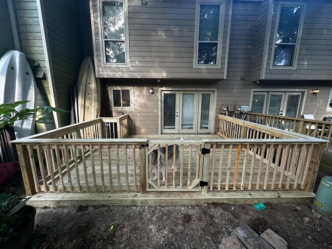 Building Photo - 1119 Riverbend Club Dr SE