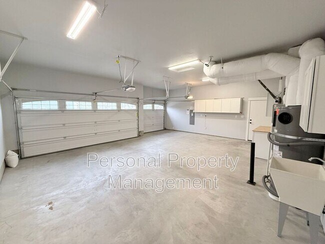 Building Photo - 5604 NE 133rd St