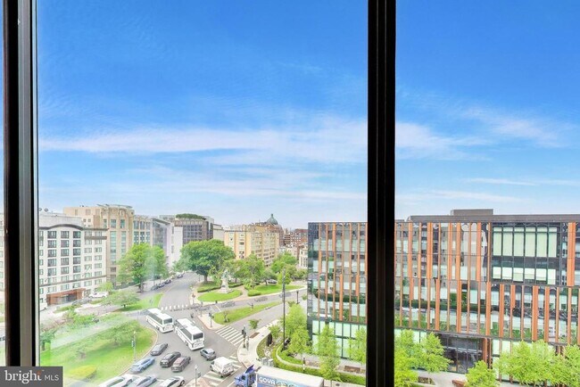 Building Photo - 1 Scott Cir NW