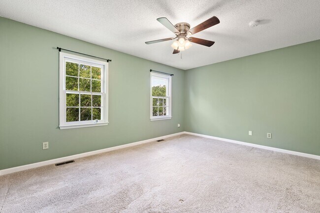 Building Photo - Spacious 3-Level Townhome Minutes from Dow...
