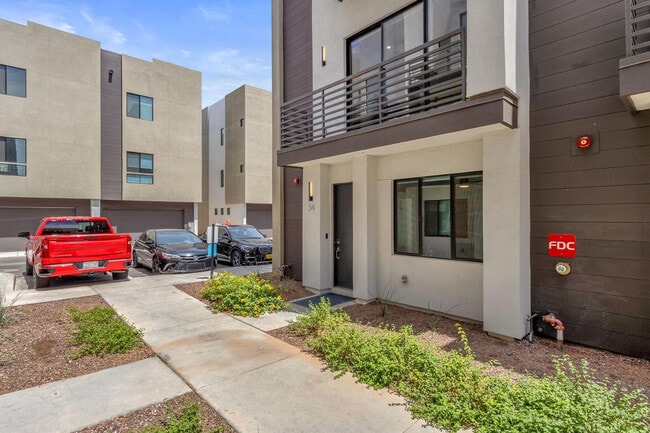 Building Photo - 4220 N 32nd St