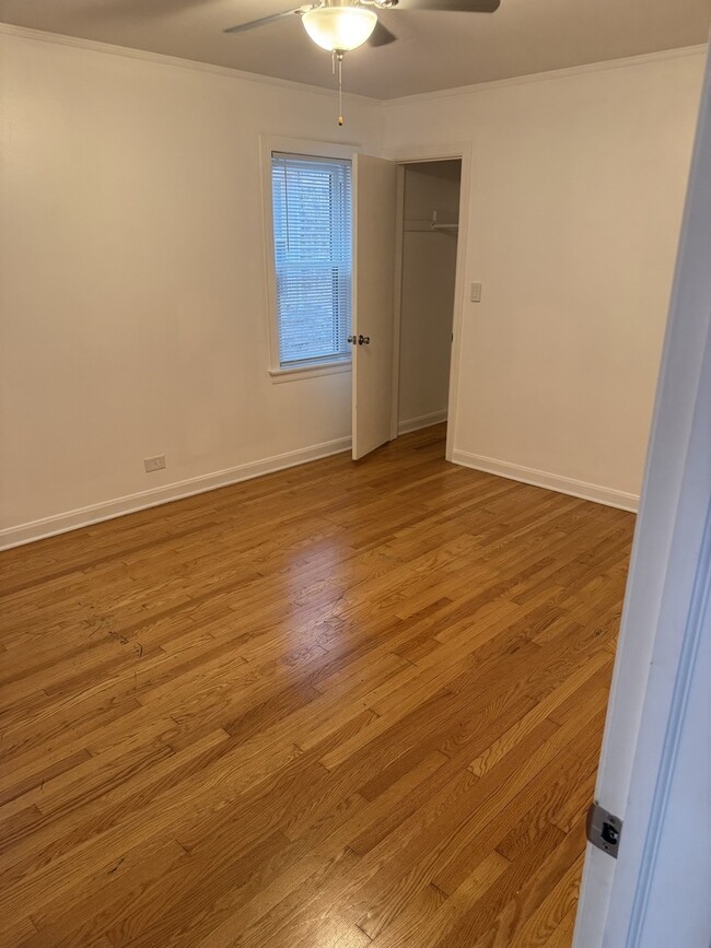 Building Photo - 5430 W Berteau Ave
