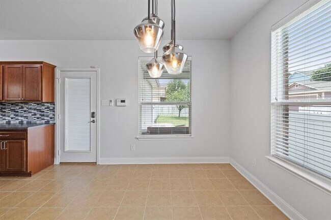 Building Photo - 1821 Indian Lodge Dr