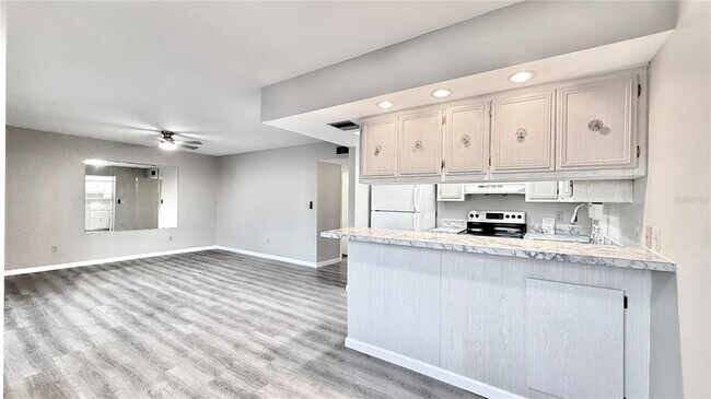 Building Photo - 22333 Edgewater Dr