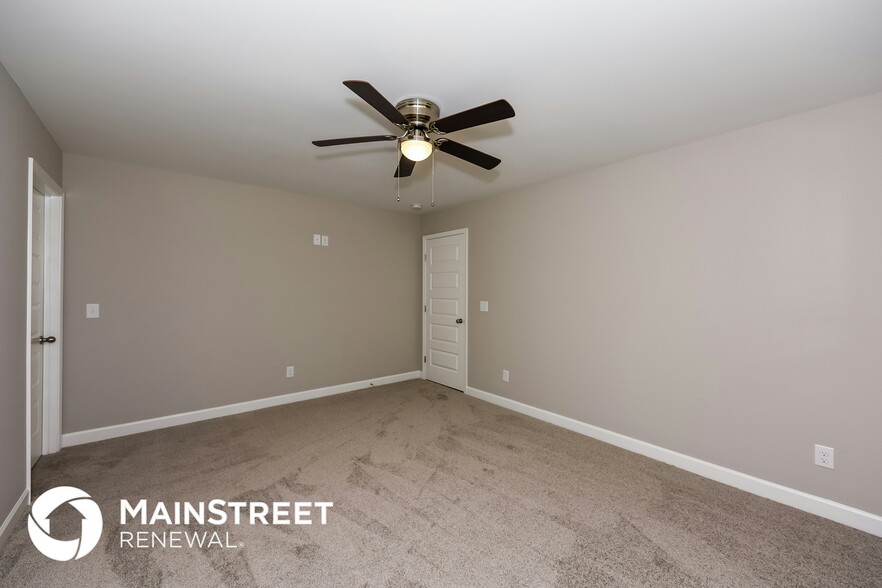 Building Photo - 120 Lynn Dr