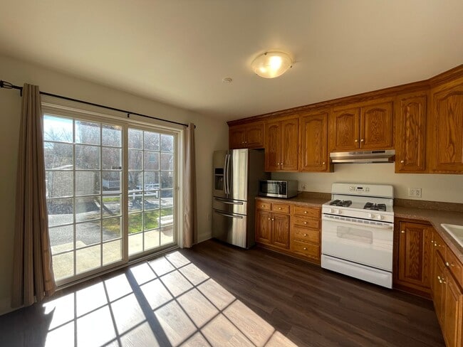 Building Photo - 3 Bedroom Townhome in Lancaster!