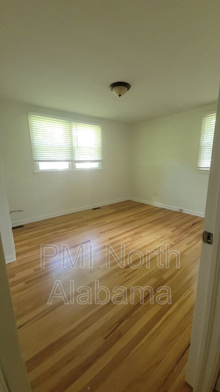 Building Photo - 2114 Bide a Wee Dr NE