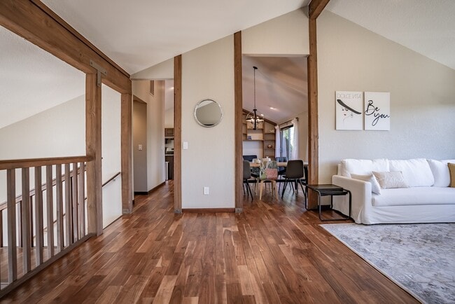 Building Photo - 242 W Lake Sammamish Pkwy SE