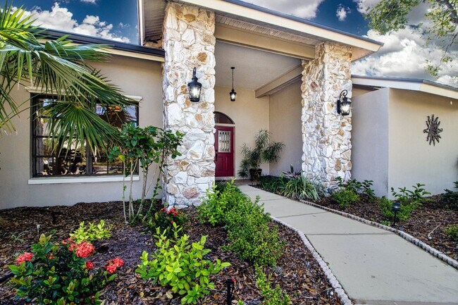 Building Photo - Palm Aire Fully Furnished Rental