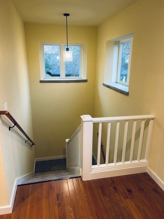 Building Photo - 605 Alderson Ave