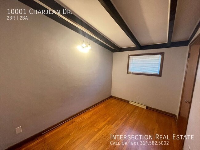 Building Photo - 10001 Charjean Dr