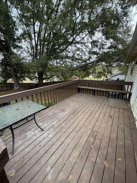 Building Photo - 113 Moss Ln