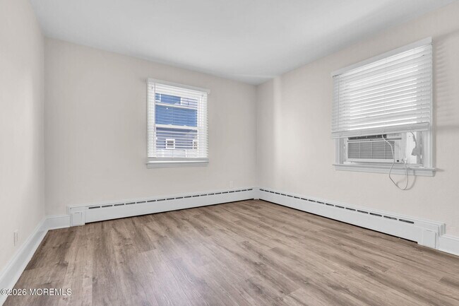 Building Photo - 633 Agnes Ave