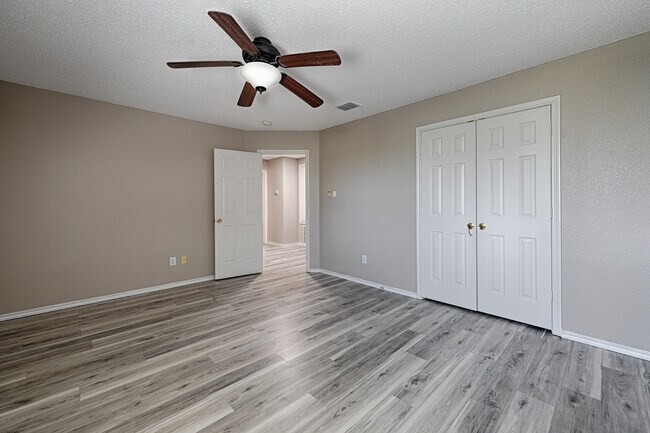 Building Photo - 5909 Thoroughbred Trail