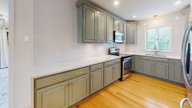 Building Photo - 10 Herster Dr