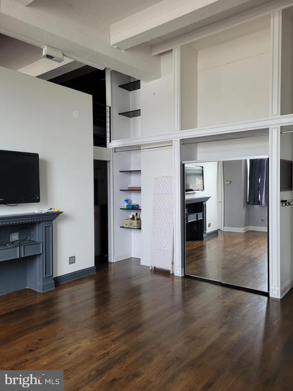 Building Photo - 849 S 7th St