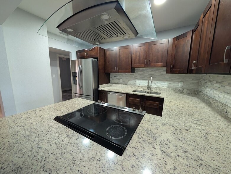 Building Photo - 7173 Darien Way