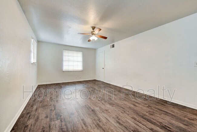 Building Photo - 917 NE 81st St