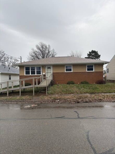 Building Photo - 3815 Dexter Ave