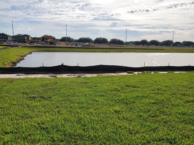 Building Photo - "Spacious 4-Bed, 2-Bath Gem with 1936 Sq Ft of Comfort in Riverview, FL!"