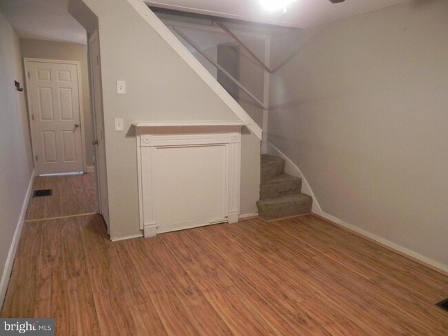 Building Photo - 319 W 28th St