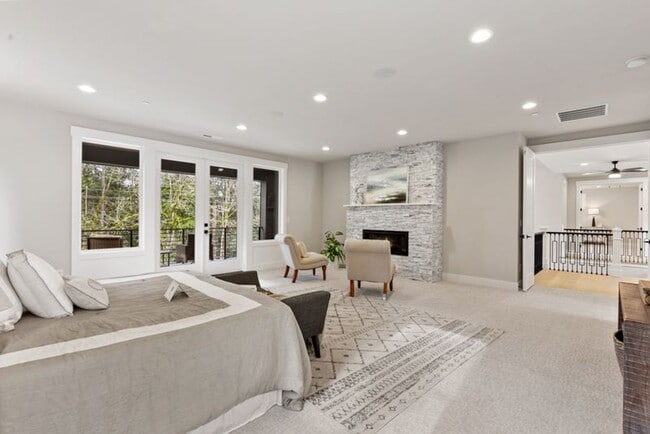Building Photo - Luxury Bellevue Estate in Prestigious Bridle Trails For Rent