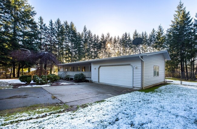 Building Photo - Immaculately maintained rambler in Sammamish with huge yard!!