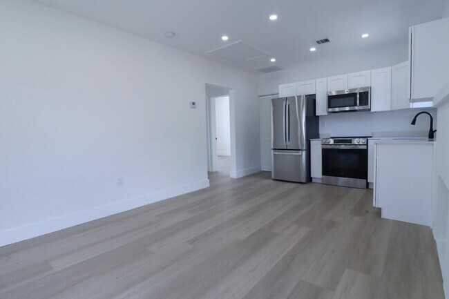Building Photo - 6825 NW 5th Ct